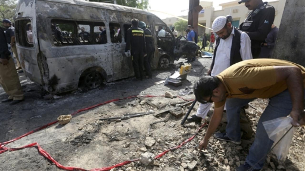 Four killed, several injured in blast in Pakistan's Karachi